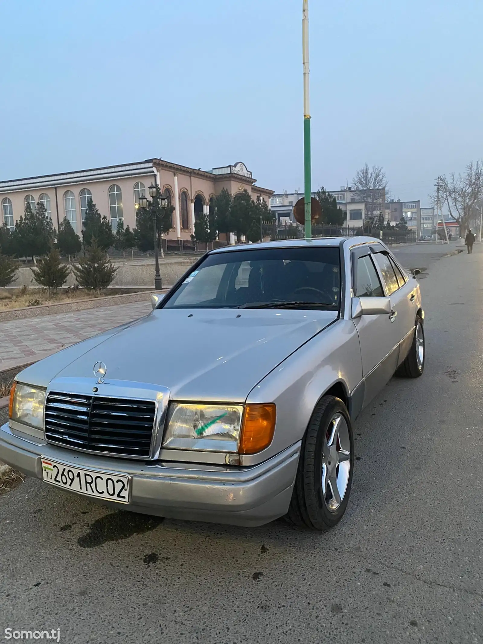 Mercedes-Benz W124, 1987-1