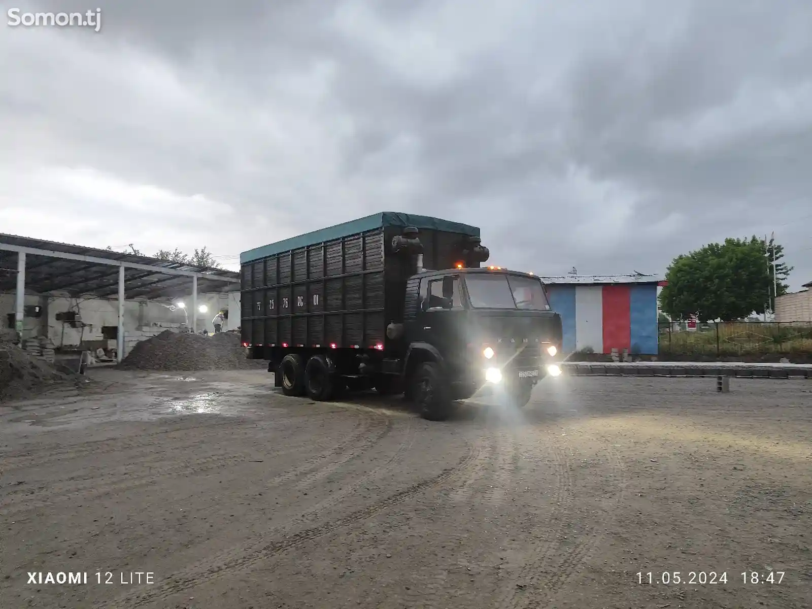 Бортовой грузовик Камаз-2