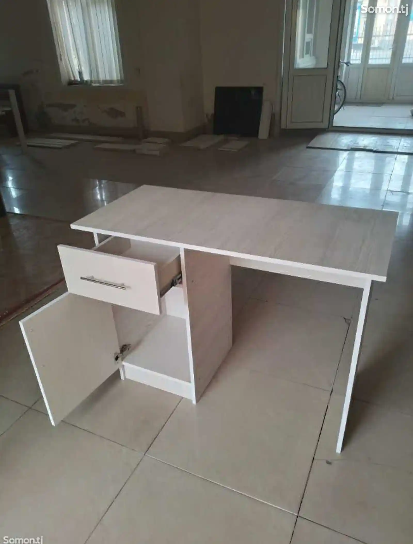 Однатумбовый стол-3