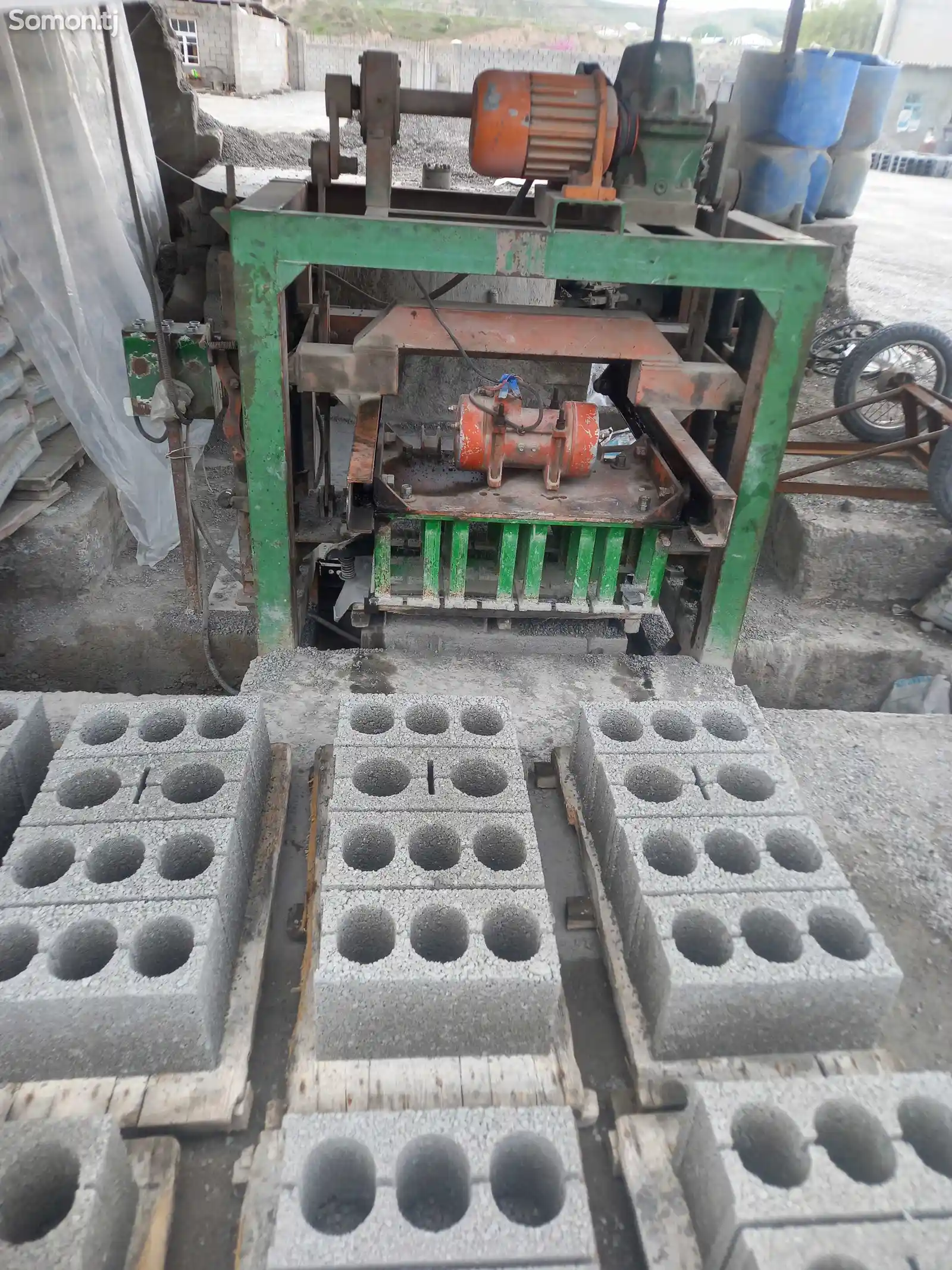 Аппарат для производство цементблоков-3
