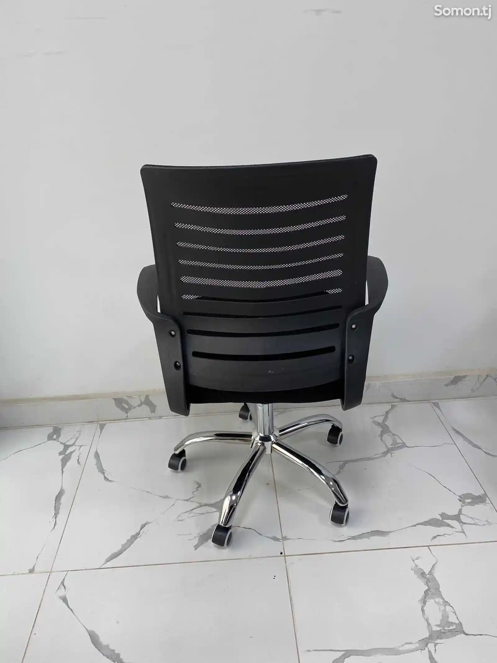Сеточное кресло для офиса-3