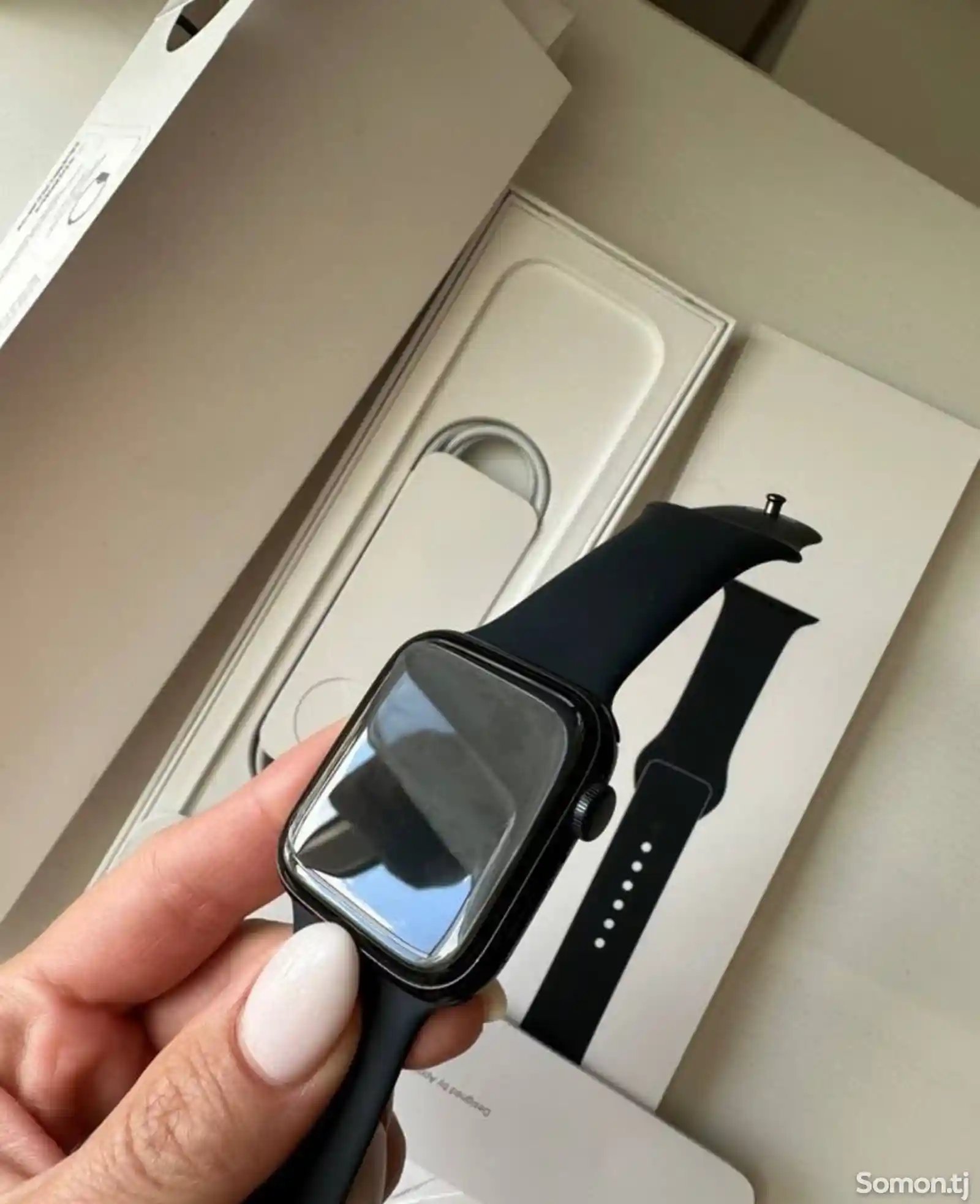 Смарт часы Apple Watch SE 44mm Black-1