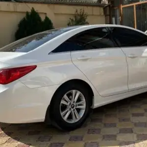 Hyundai Sonata, 2011