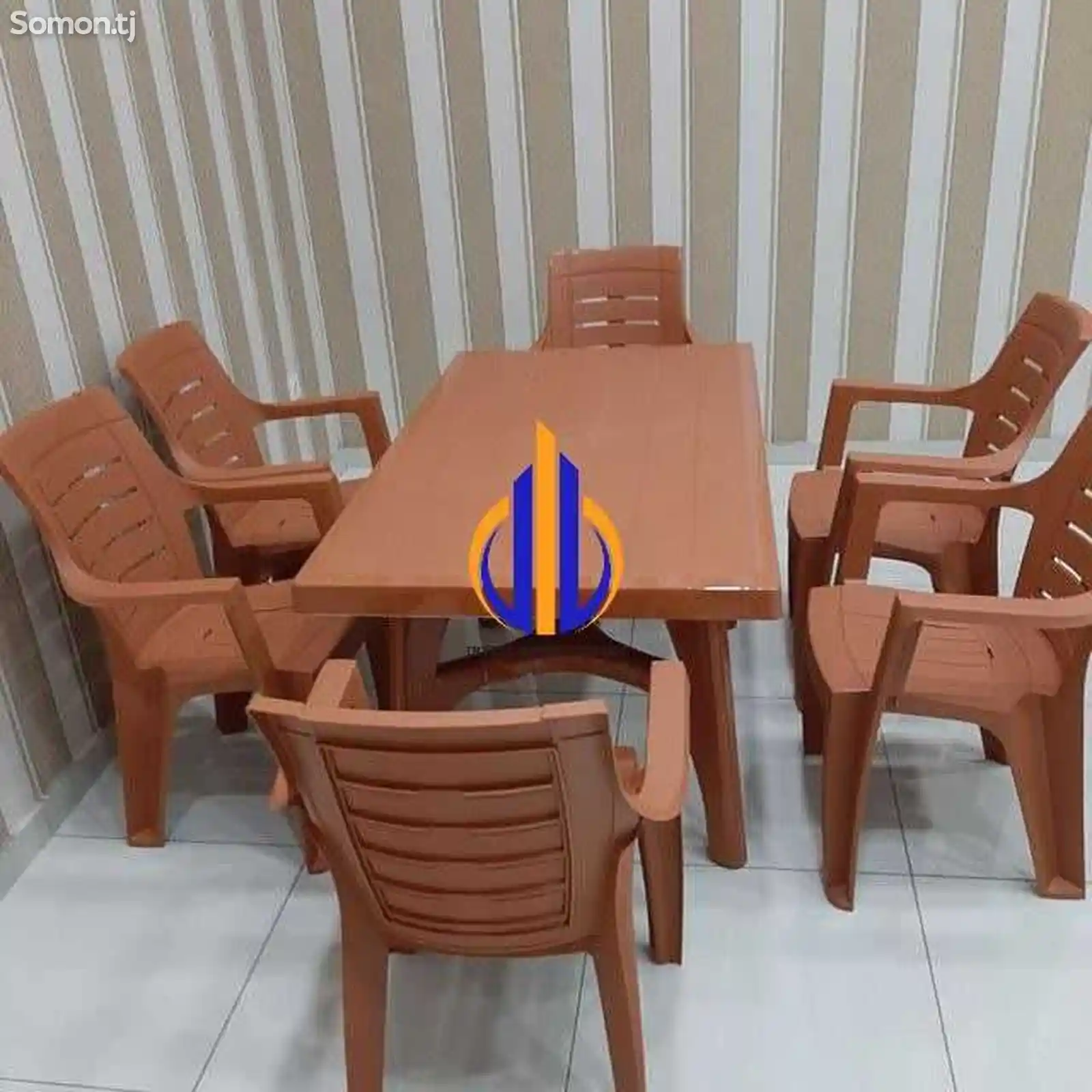 Стол и стулья на 6 персон-1