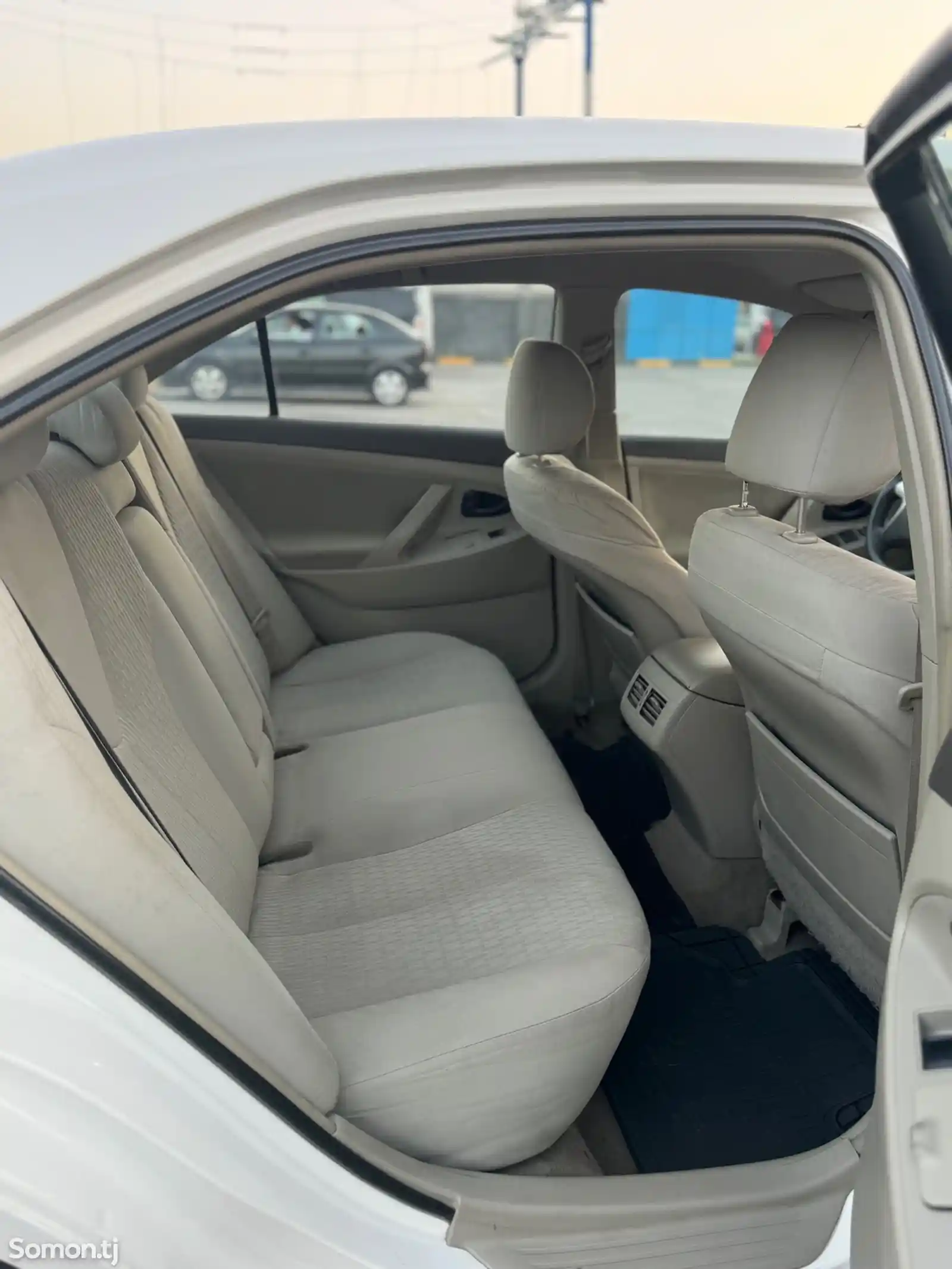 Toyota Camry, 2010-8