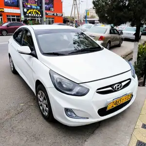 Hyundai Accent, 2012