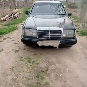 Mercedes-Benz W124, 1989