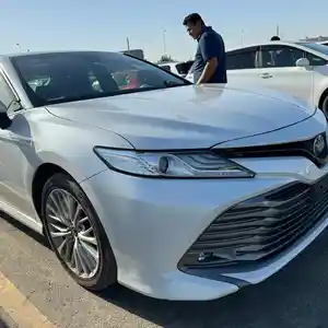 Toyota Camry, 2018