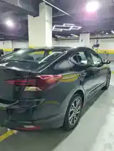 Hyundai Elantra, 2019-3