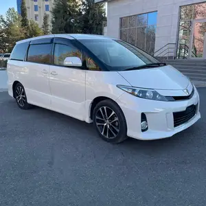 Toyota Estima, 2015