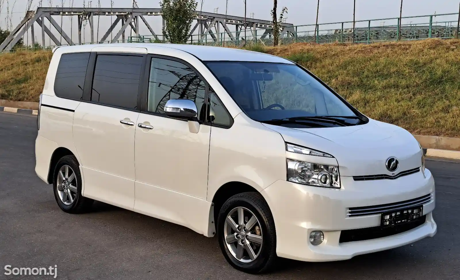 Toyota Voxy, 2008-5