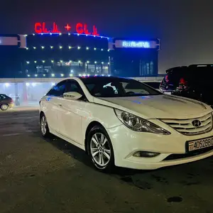 Hyundai Sonata, 2011