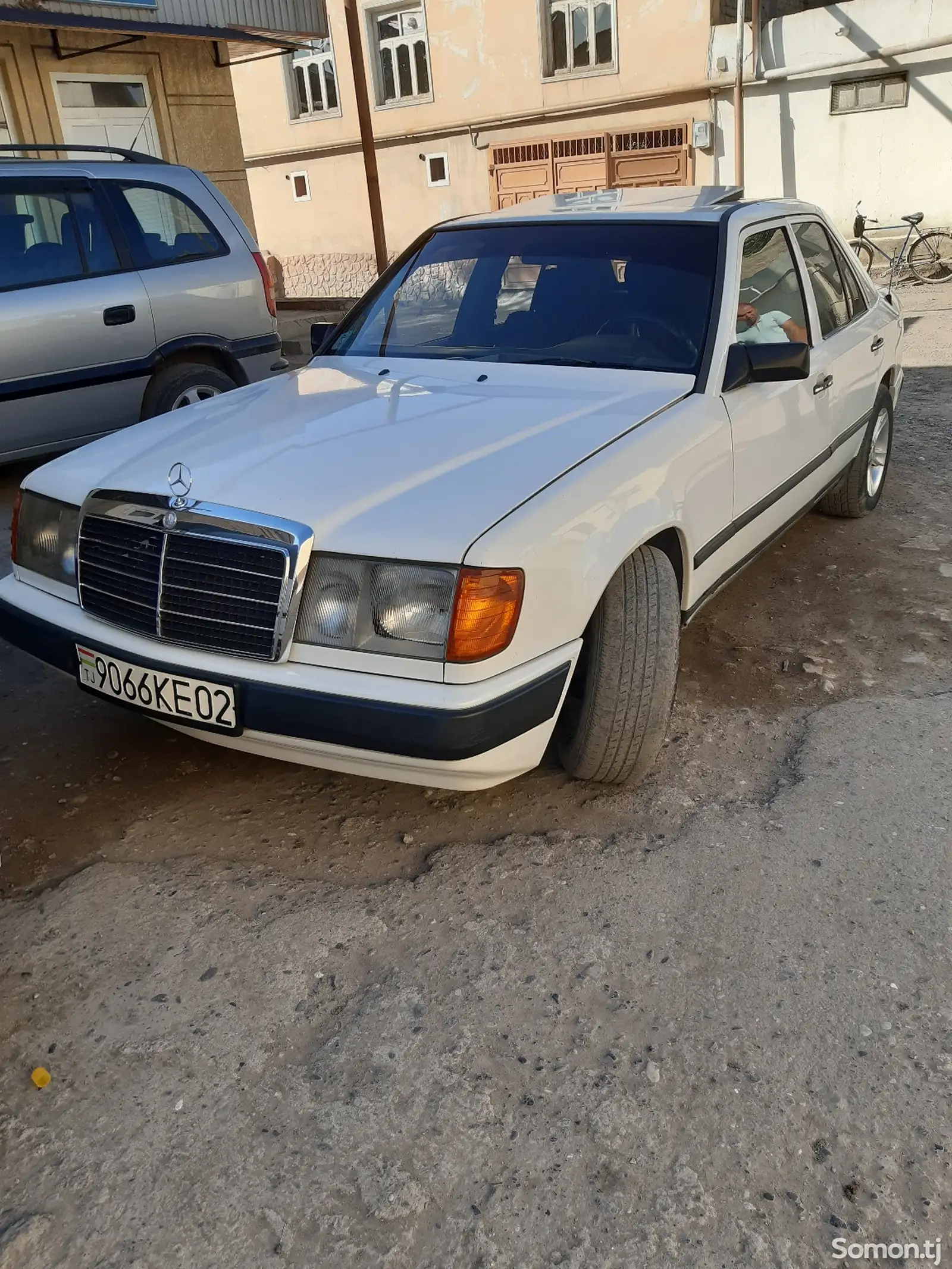 Mercedes-Benz W124, 1988-2