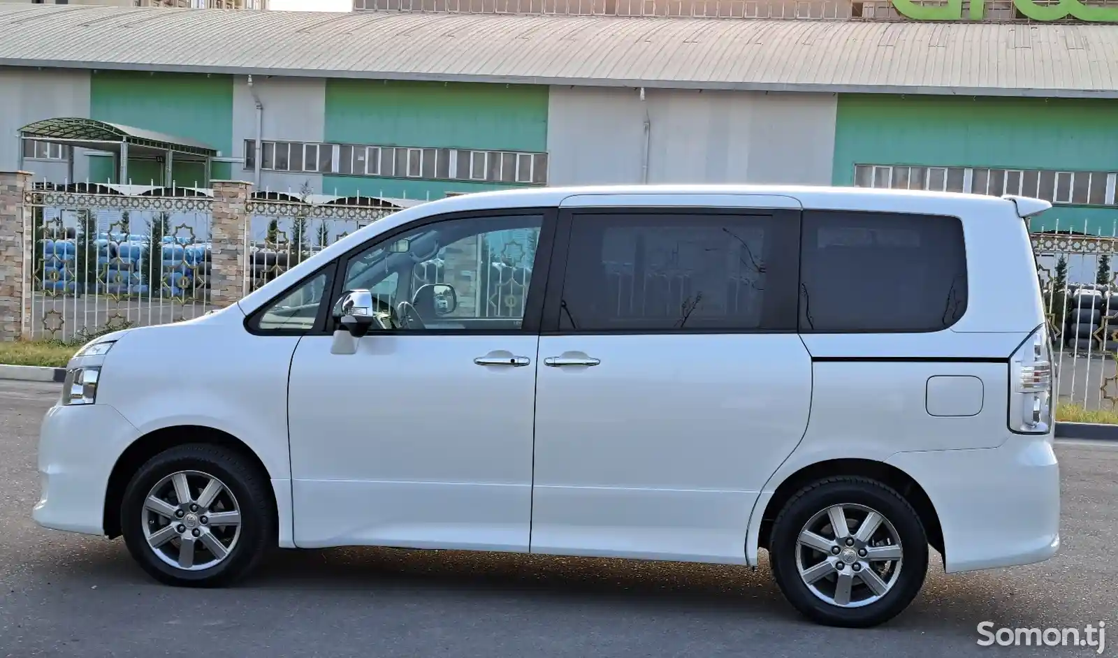 Toyota Voxy, 2008-8