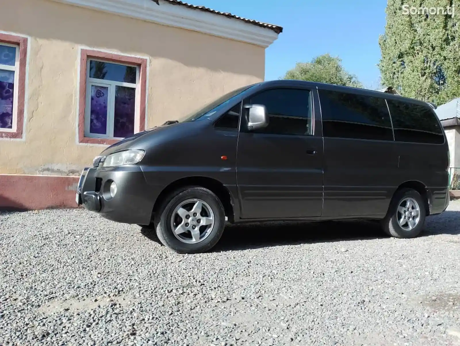 Hyundai starex-4