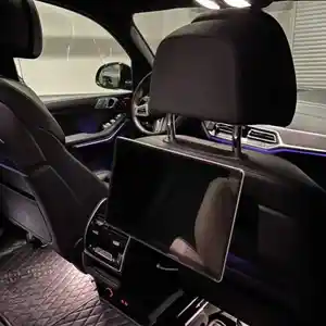Задний монитор на BMW g11