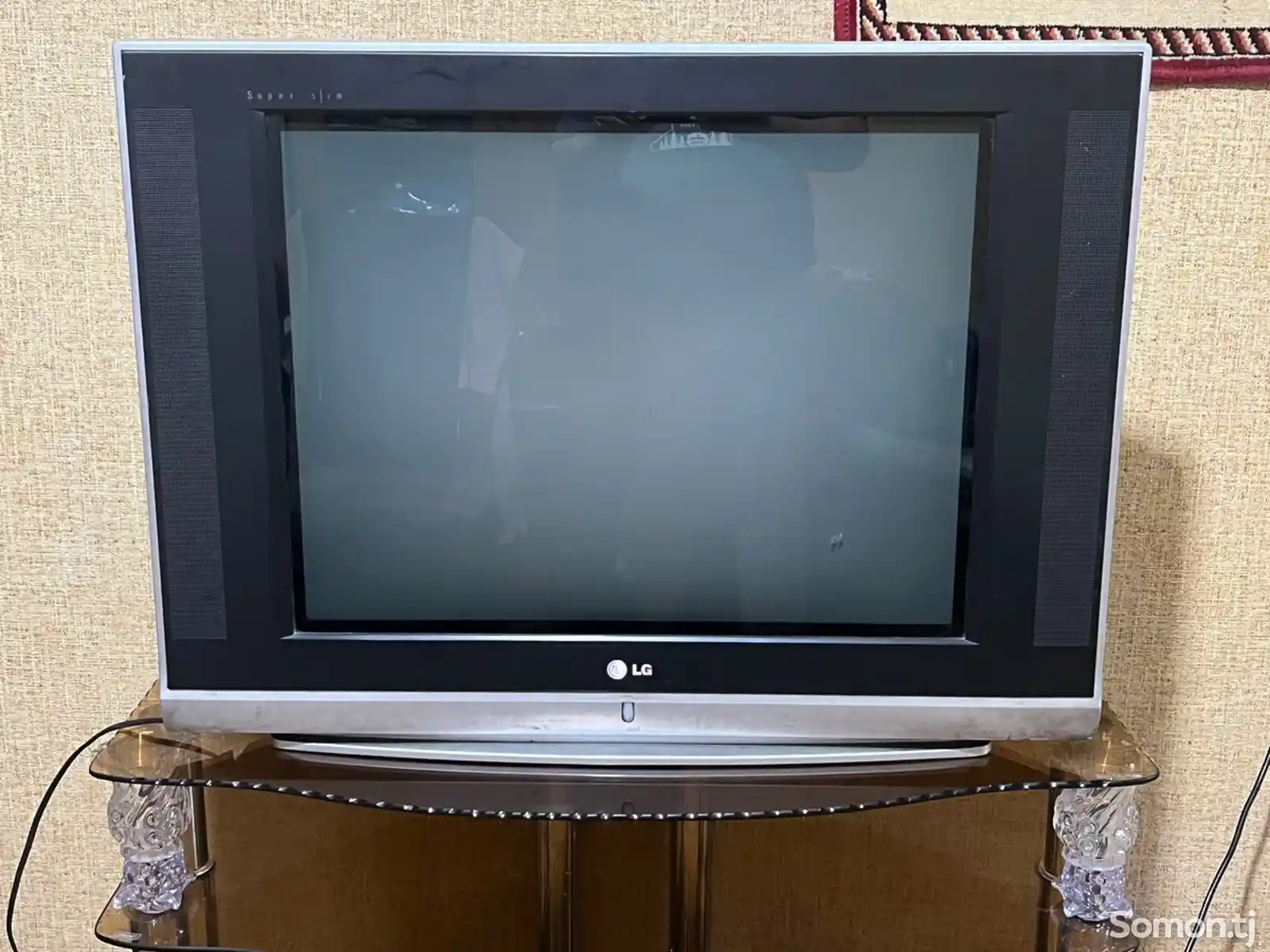 Телевизор с подставкой-2