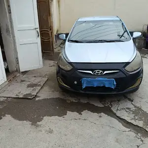 Hyundai Accent, 2012