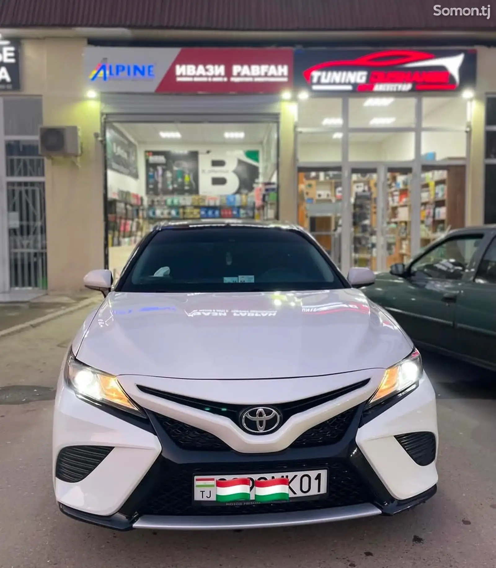 Toyota Camry, 2018-1