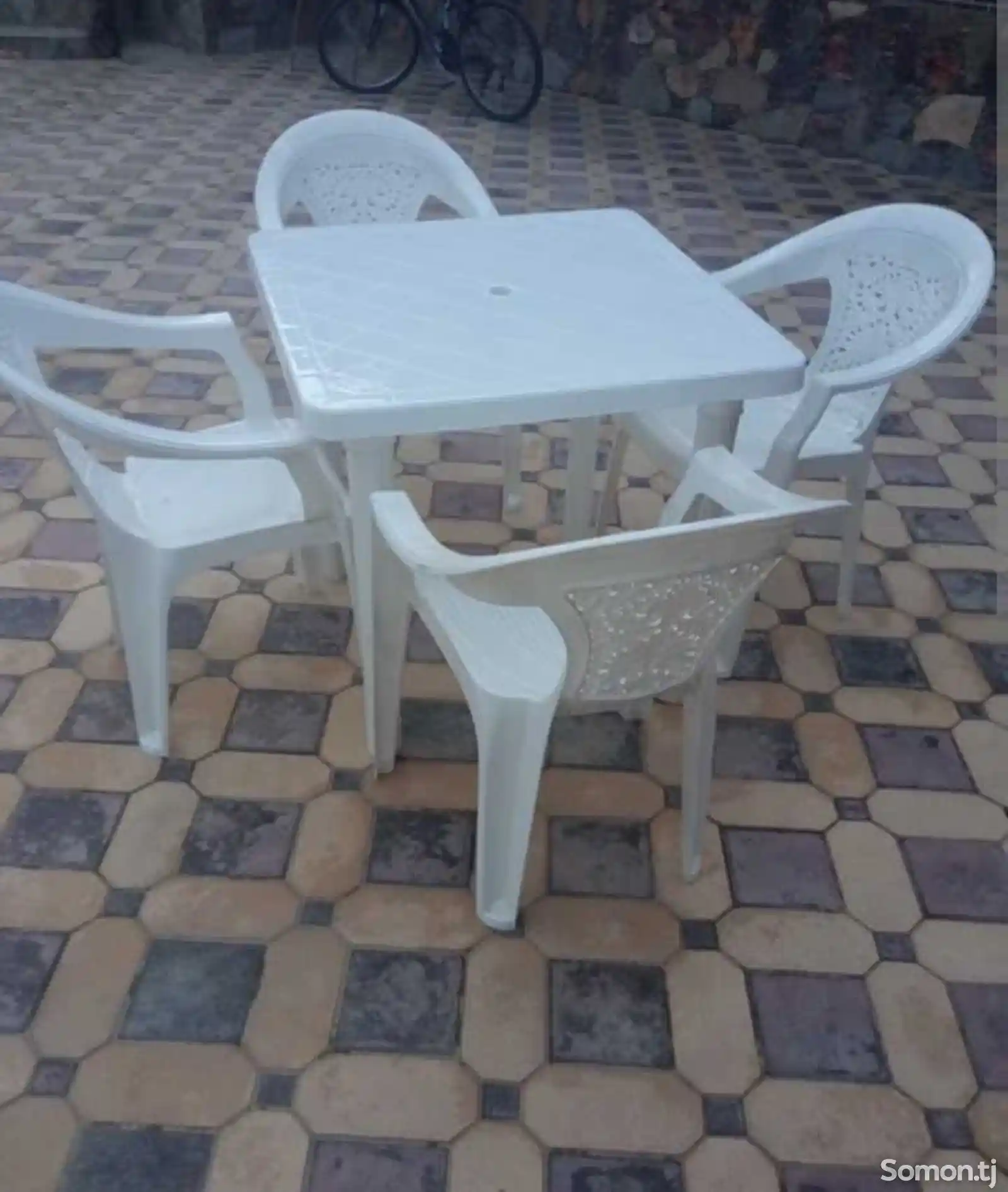 Столы и стулья на прокат