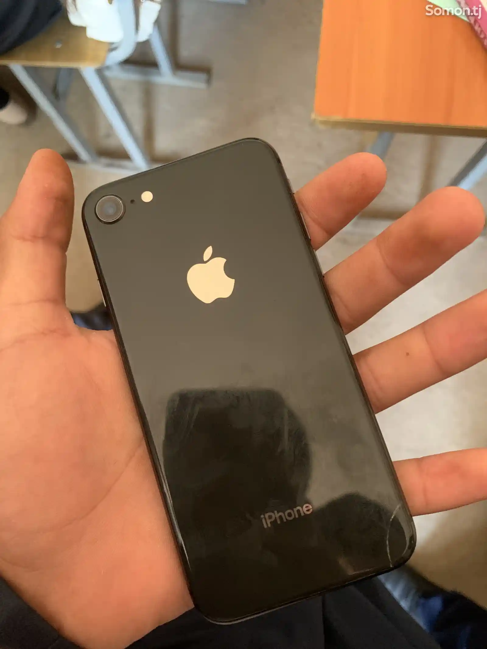 Apple iPhone 8-1