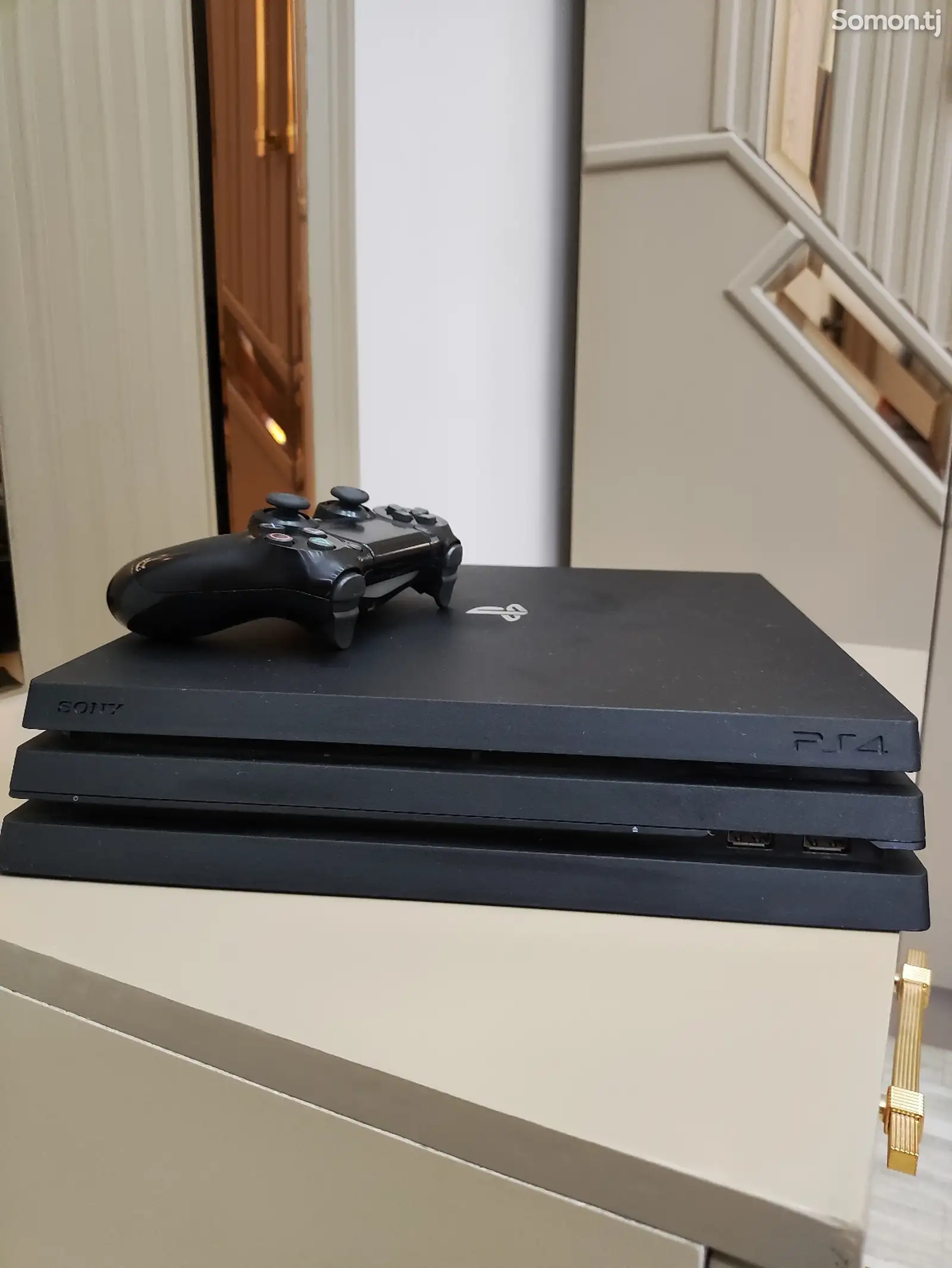 Игровая приставка Sony PlayStation 4 Pro-1