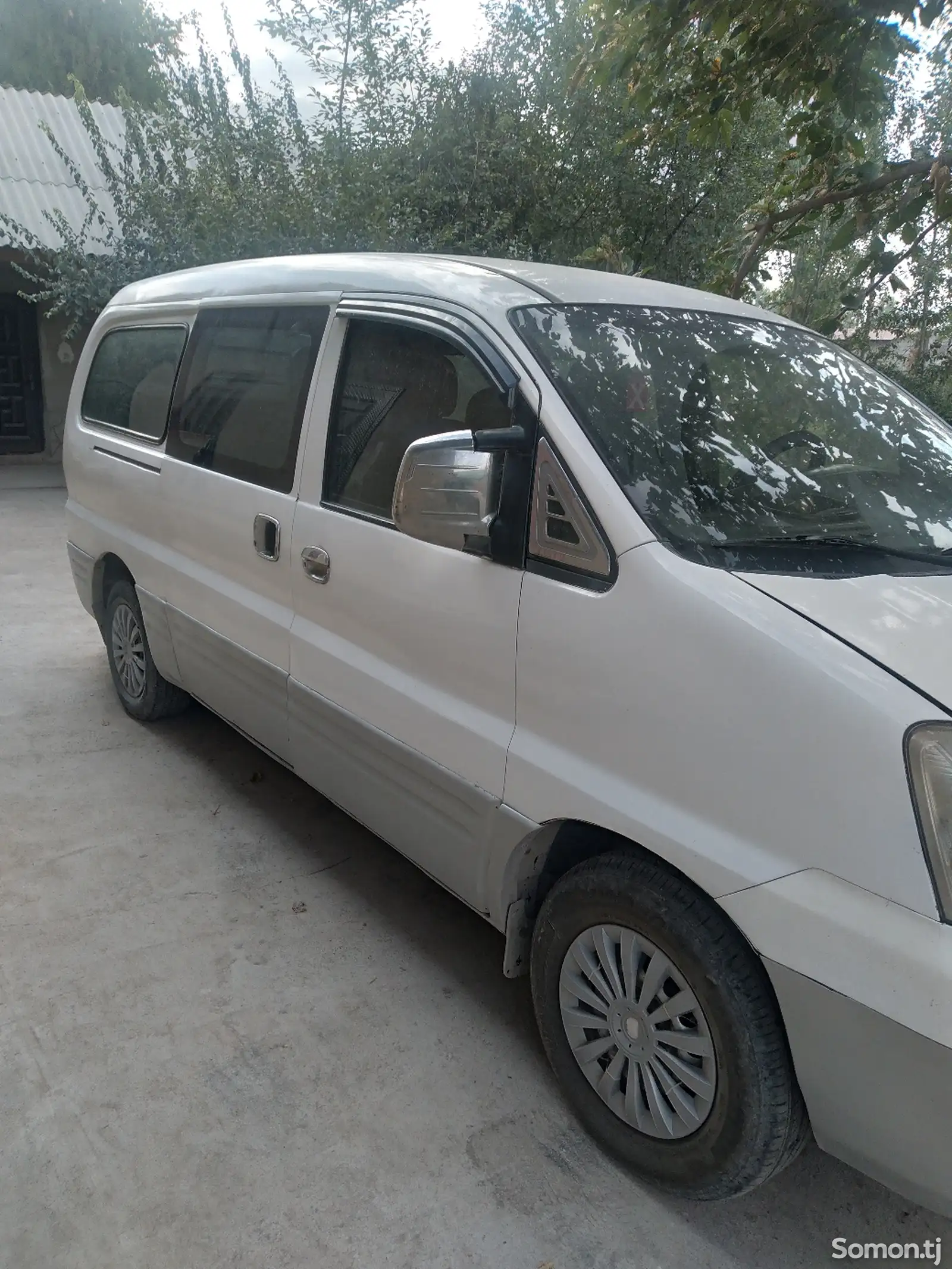 Hyundai Starex-3