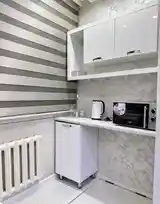 1-комн. квартира, Цокольный этаж, 61 м², 92 мкр-6