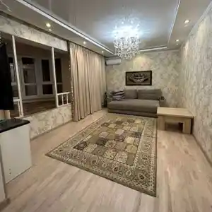 2-комн. квартира, 6 этаж, 65м², Цирк