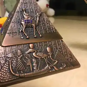 Сувенир пирамида