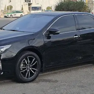 Toyota Camry, 2016