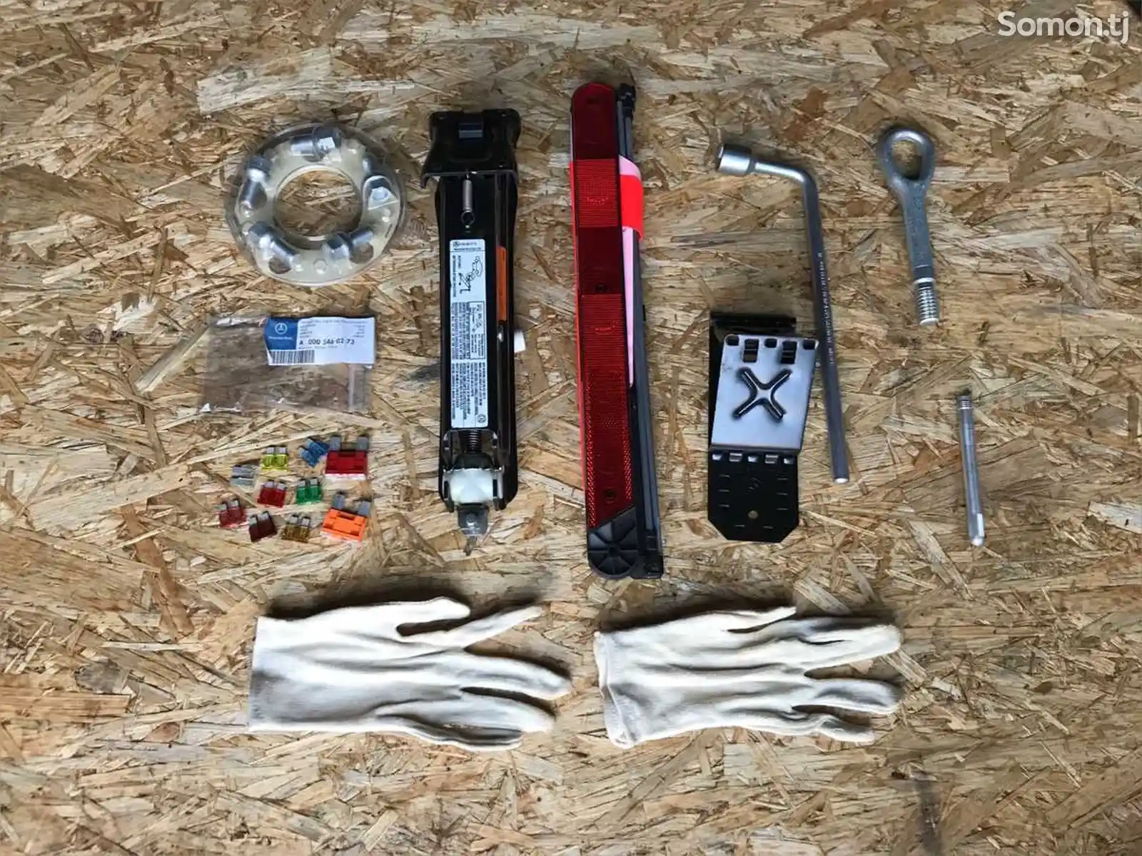 Набор инструментов в багажник от Mercedes C-class, W203-1
