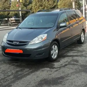 Toyota Sienna, 2010