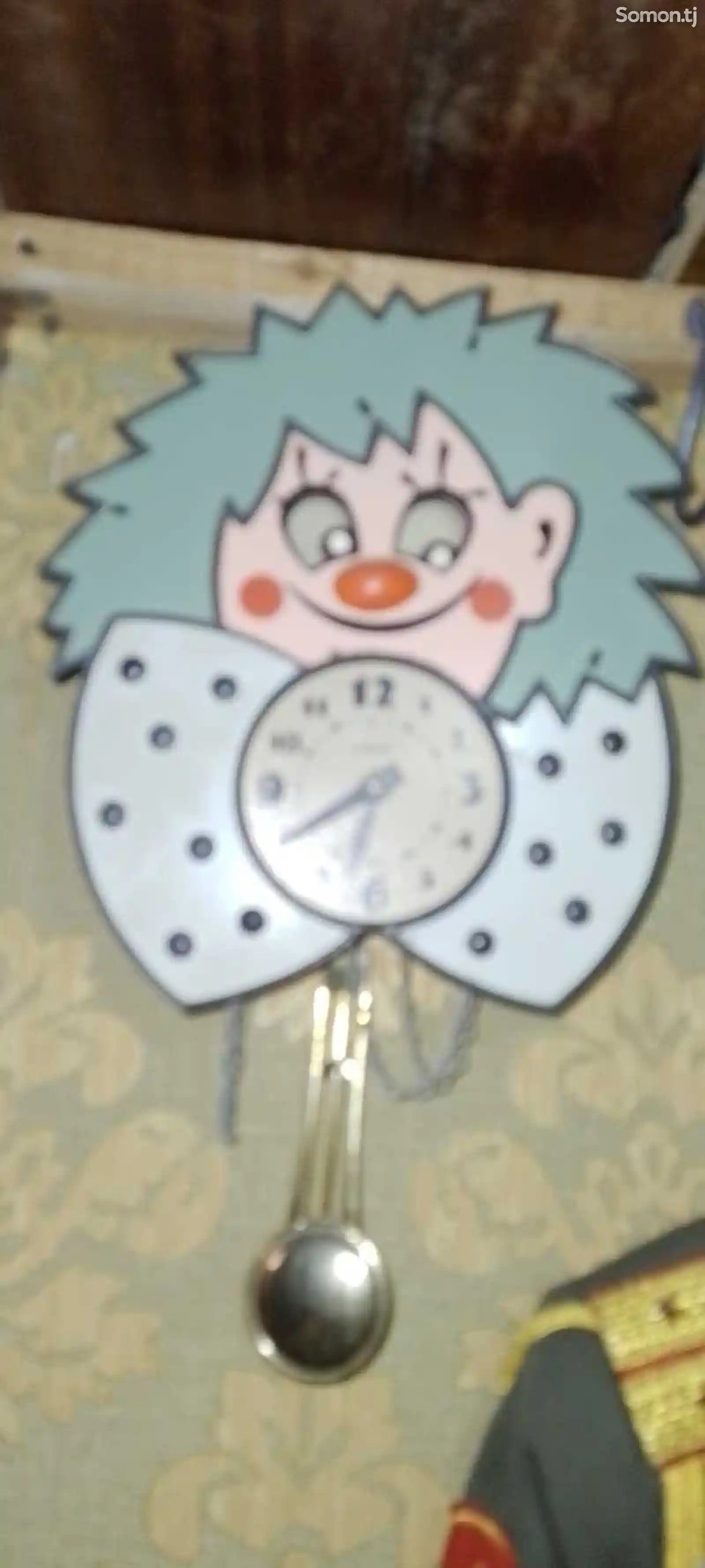 Часы клоун