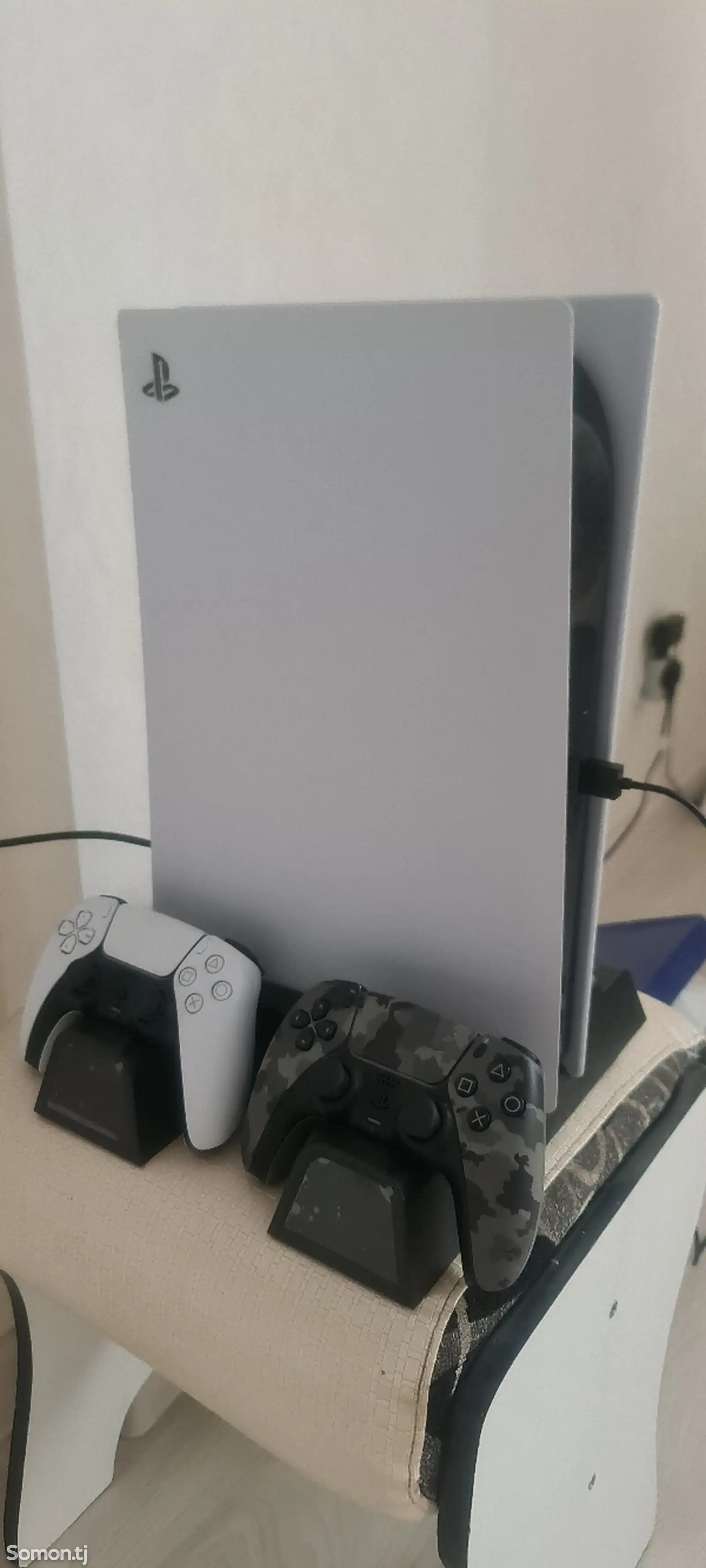 Игровая приставка PS 5, 4 игры, подставка и 2 джойстика-1