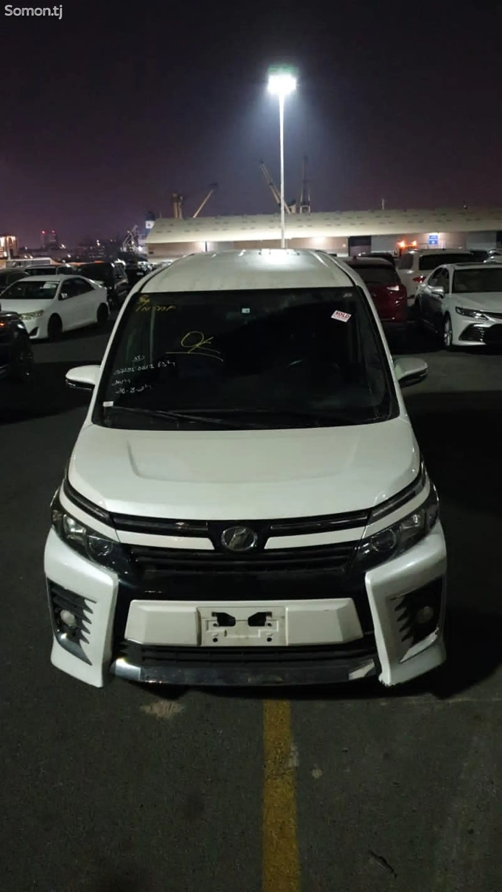 Toyota Voxy, 2016-10