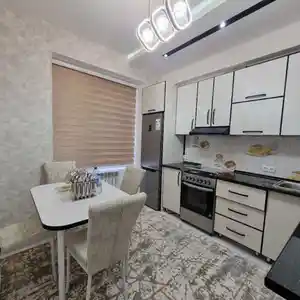 2-комн. квартира, 13 этаж, 75м², Шохмансур