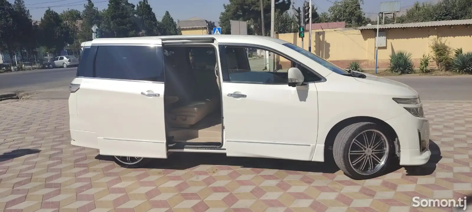 Nissan Elgrand, 2015-4