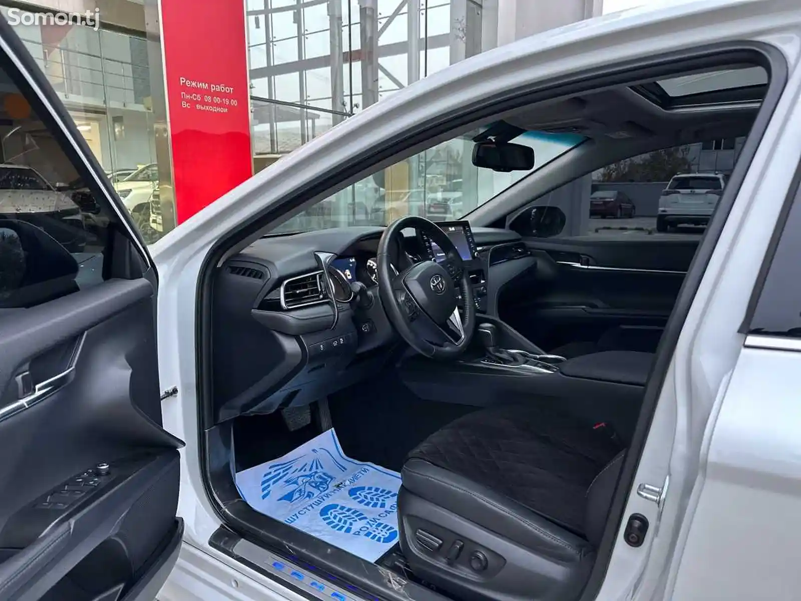 Toyota Camry, 2021-8