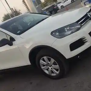 Volkswagen Touareg, 2011