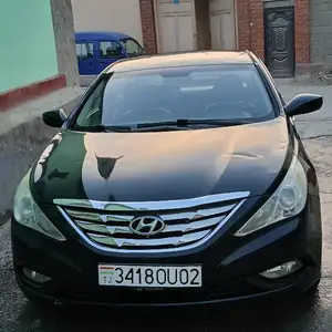 Hyundai Sonata, 2010