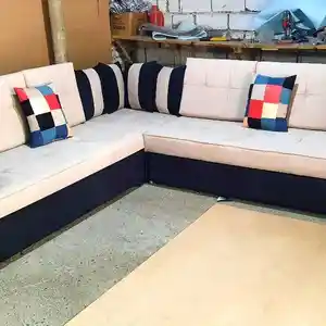 Угловой диван в стиле Хай-Тек