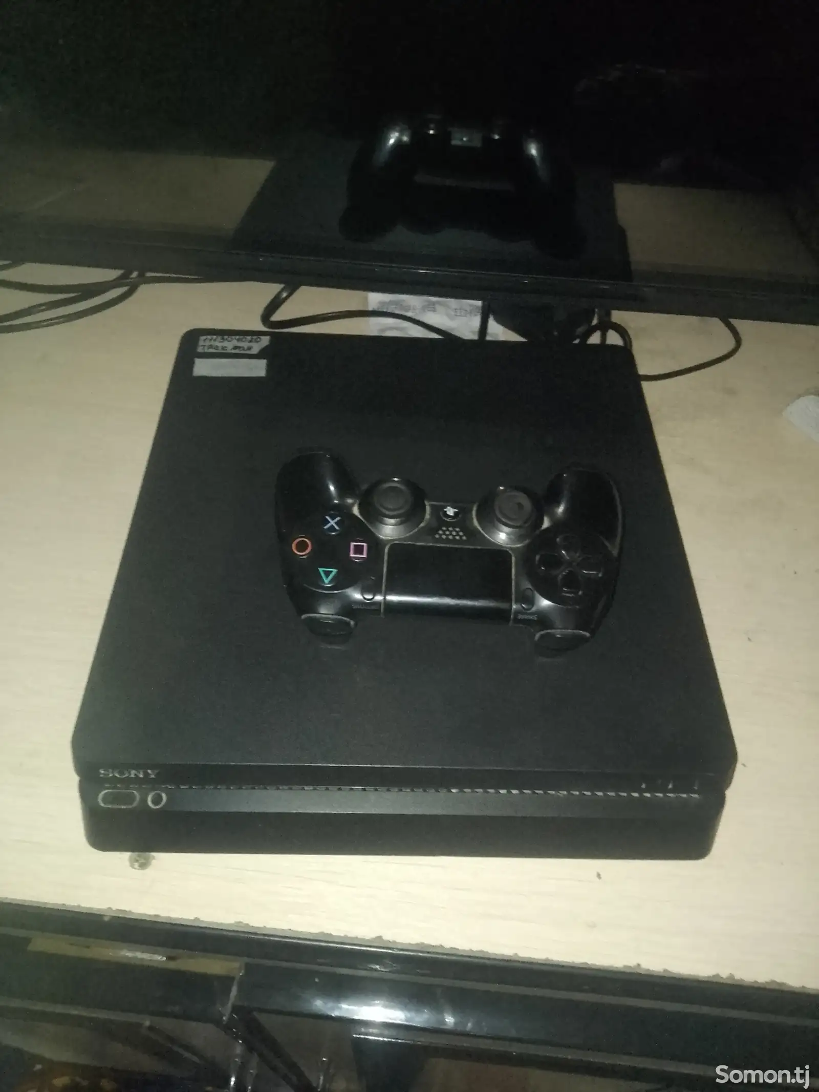 Игровая приставка ps4 slim