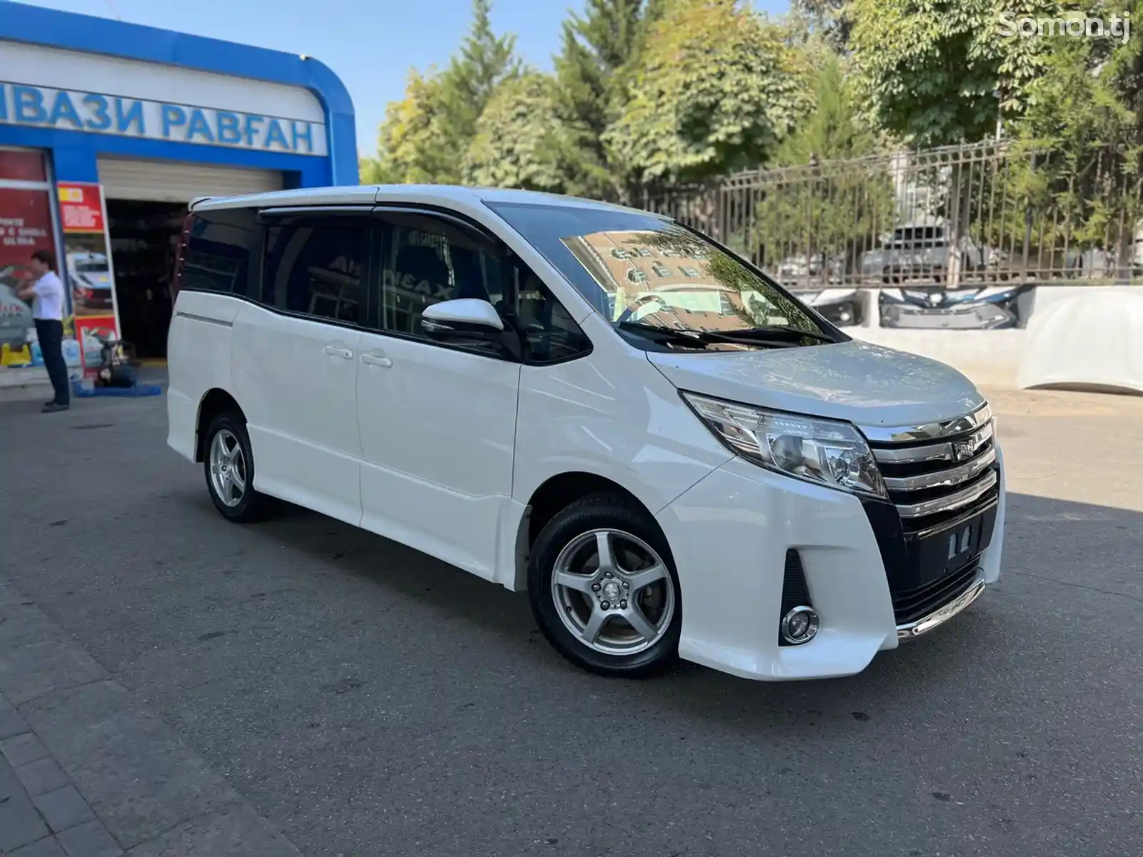 Toyota Voxy, 2014-3