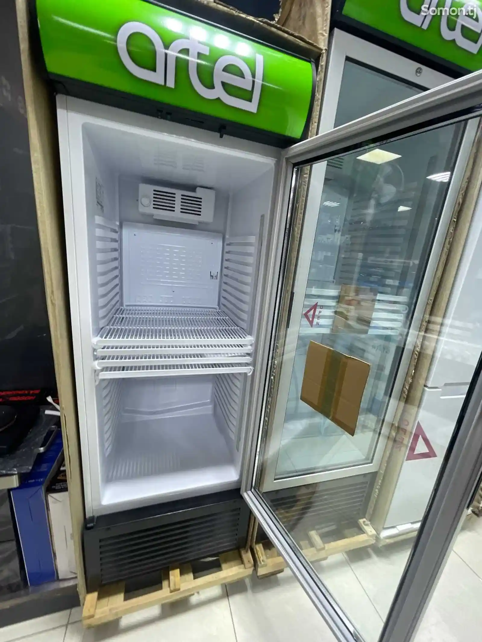 Витринный холодильник Artel-4