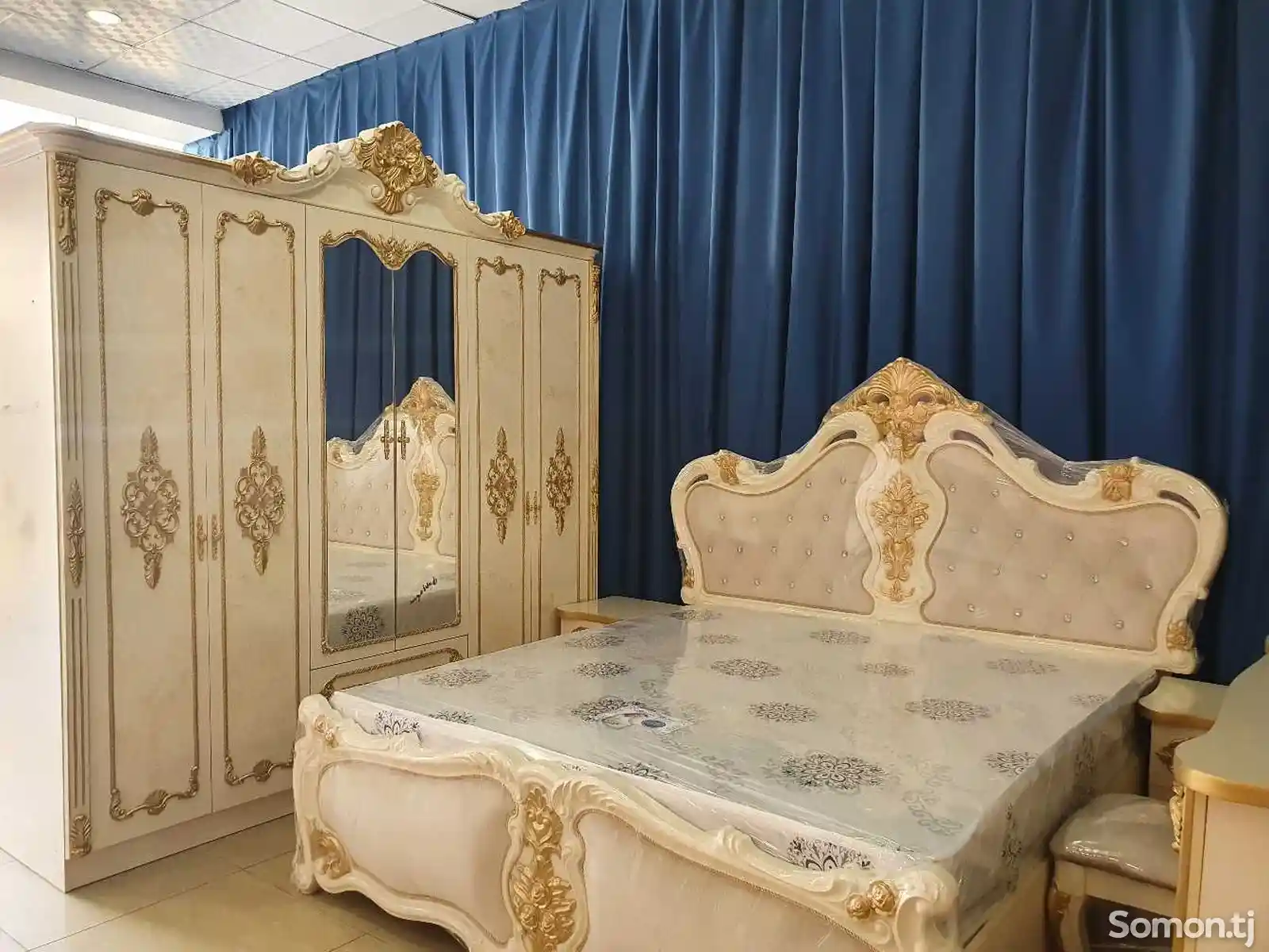Королевская двуспальная кровать-2