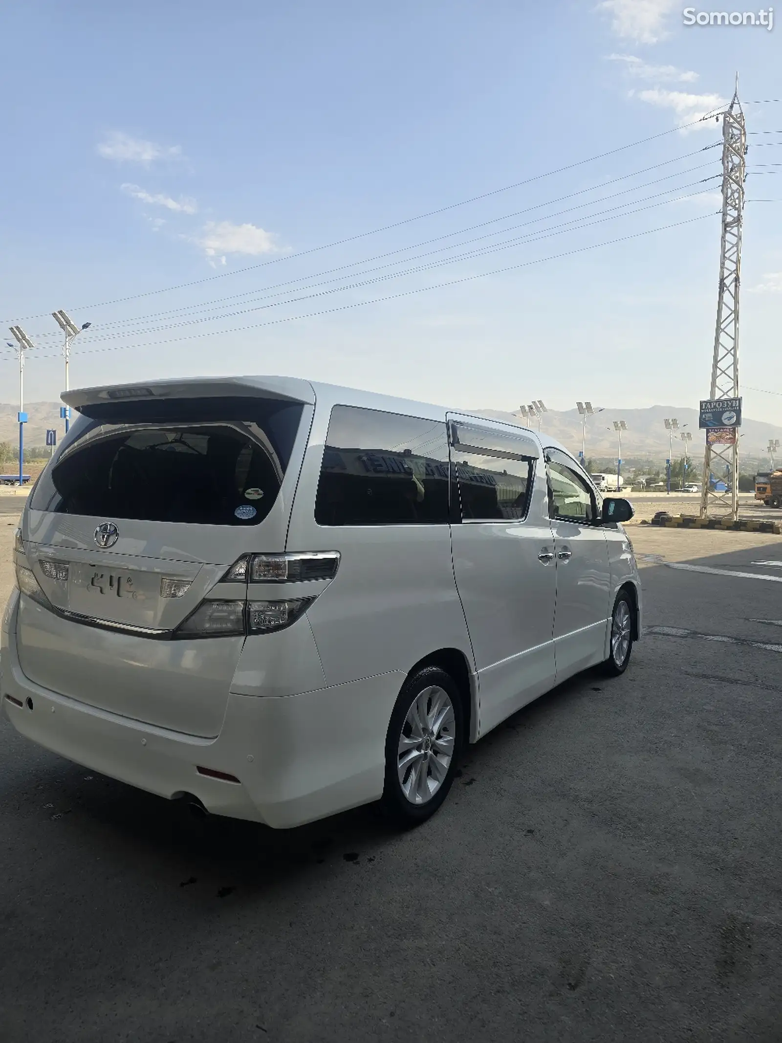 Toyota Vellfire, 2010-5