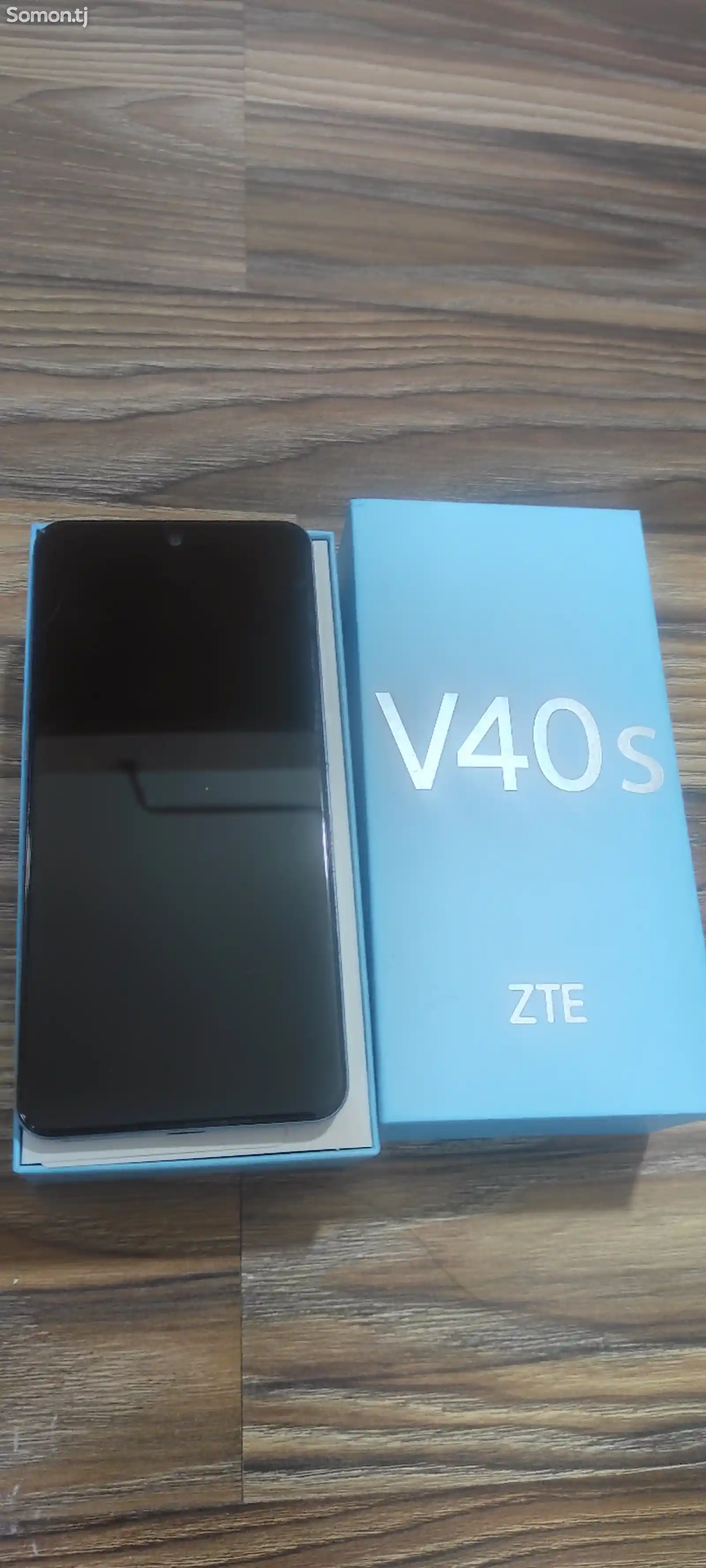 ZTE Blade V40s-1