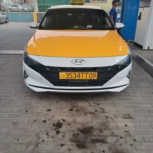 Hyundai Elantra, 2022