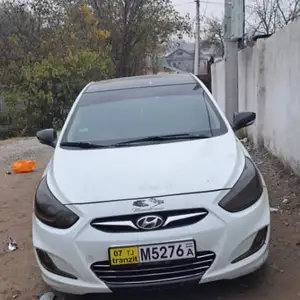 Hyundai Accent, 2012